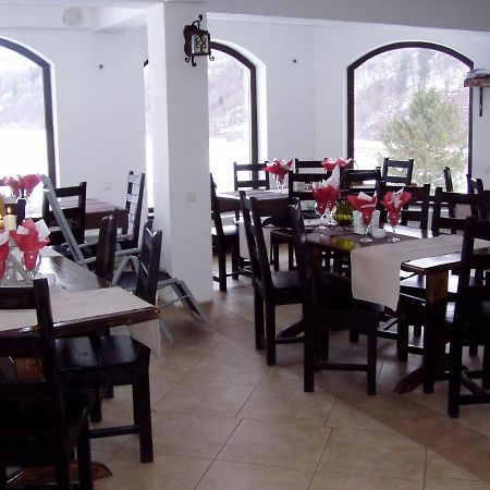 Taverna Pietrei Craiului Zărneşti Exteriér fotografie
