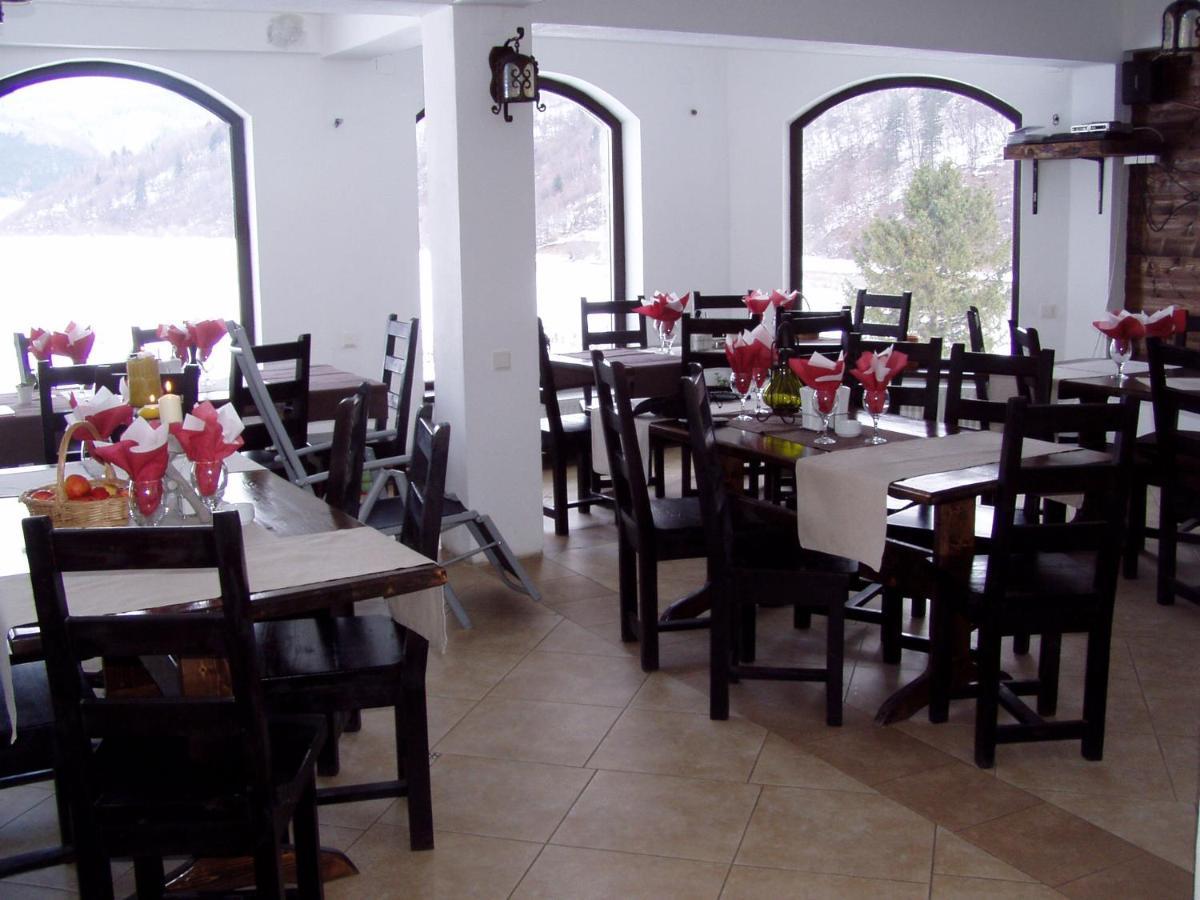 Taverna Pietrei Craiului Zărneşti Exteriér fotografie
