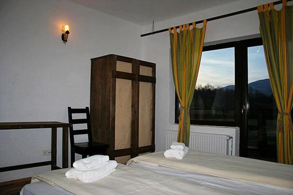 Taverna Pietrei Craiului Zărneşti Exteriér fotografie